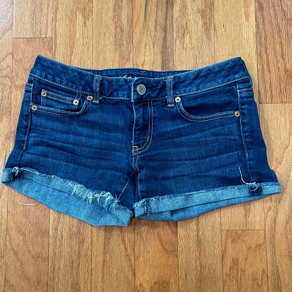 American Eagle Women Size 6 Stretch Cut Off Jeans Shorts Raw Hem 99% Cotton Blue